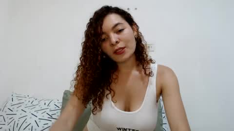 annaferrer20 online show from August 14, 10:35 pm