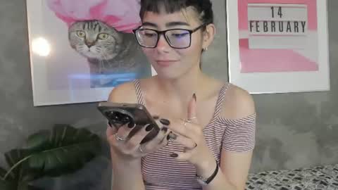 Annie online show from August 12, 6:49 am
