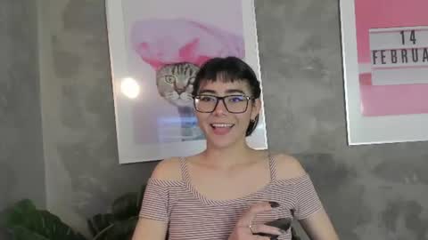 Annie online show from August 12, 9:00 am