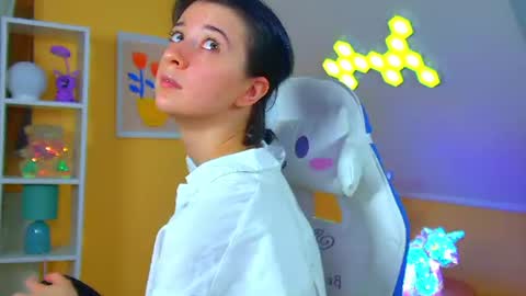 Anne online show from August 12, 6:21 pm