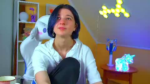 Anne online show from August 12, 7:27 pm