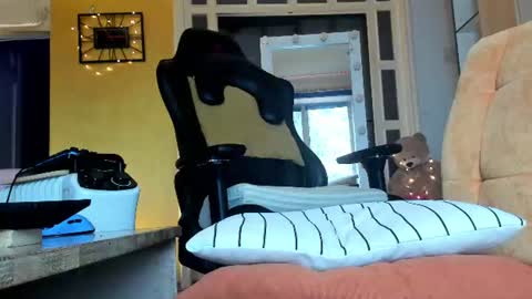 anngray1 online show from August 7, 11:54 am