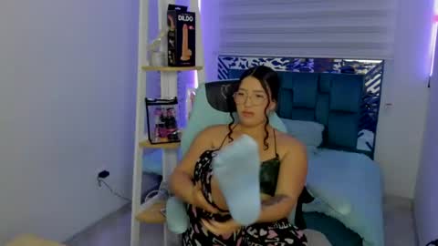 annie__thomson online show from August 11, 7:21 am