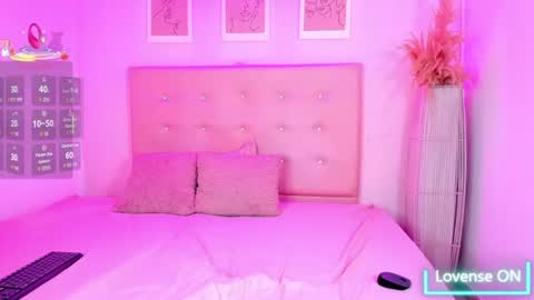 annie_dolce_ online show from July 29, 2:35 pm