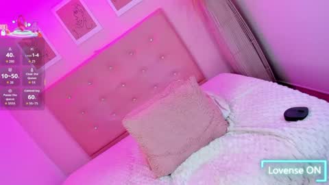 annie_dolce_ online show from August 1, 1:11 am
