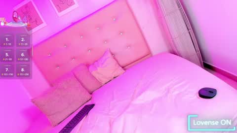 annie_dolce_ online show from August 1, 2:56 pm