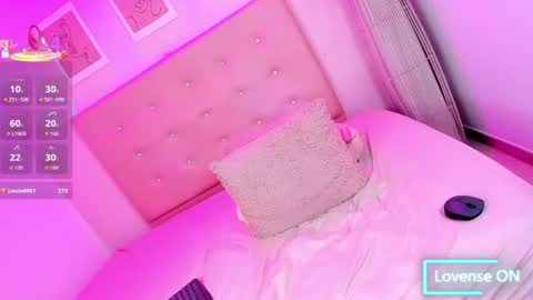 annie_dolce_ online show from August 1, 7:20 pm