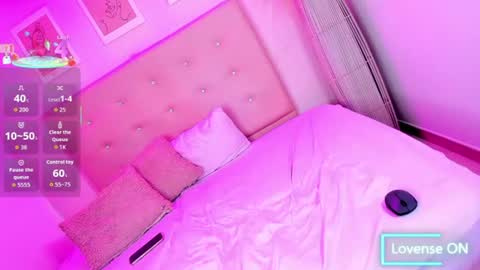 annie_dolce_ online show from August 3, 8:16 pm
