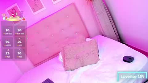 annie_dolce_ online show from August 6, 6:29 pm