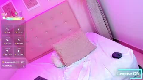 annie_dolce_ online show from August 10, 5:25 pm