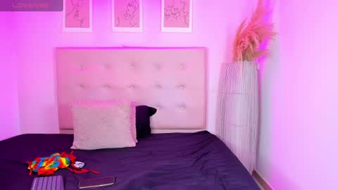 annie_dolce_ online show from August 18, 1:17 pm
