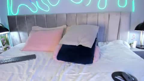 Anna online show from August 10, 12:39 pm