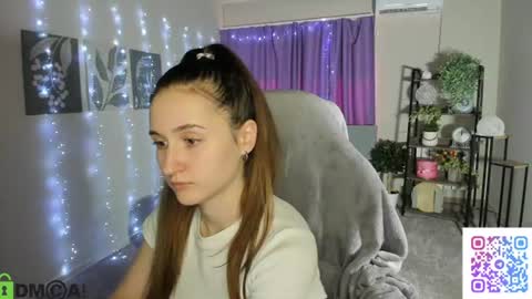 annieee_smith online show from August 4, 5:59 am