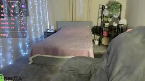 annieee_smith online show from August 8, 9:31 am