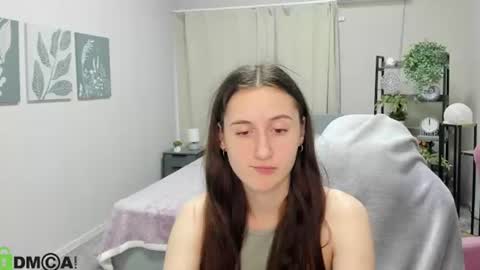 annieee_smith online show from August 8, 11:43 am