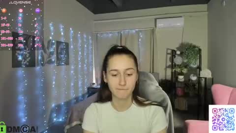 annieee_smith online show from August 11, 8:27 am