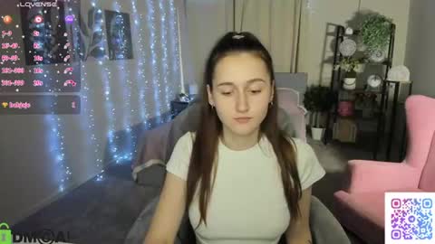 annieee_smith online show from August 11, 9:33 am