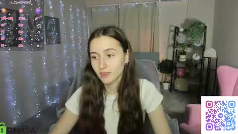 annieee_smith online show from August 12, 5:43 am