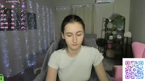 annieee_smith online show from August 12, 9:00 am