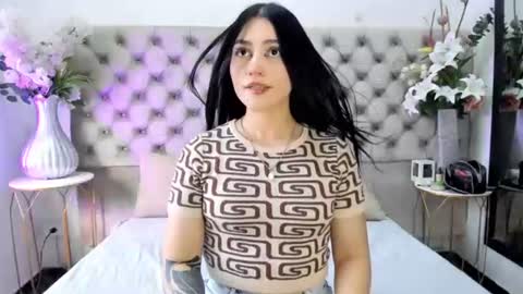 anniemartineez online show from August 13, 12:52 pm