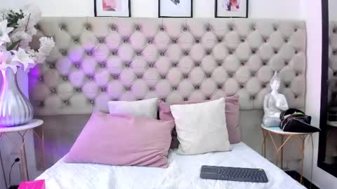 anniemartineez online show from August 14, 7:50 pm