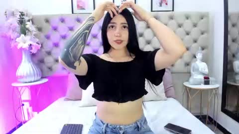 anniemartineez online show from August 15, 12:09 pm