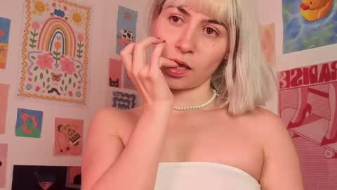 annietinky online show from May 11, 3:09 am
