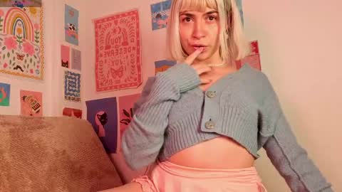 annietinky online show from May 27, 2:35 am
