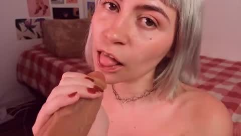 annietinky online show from July 24, 2:47 am