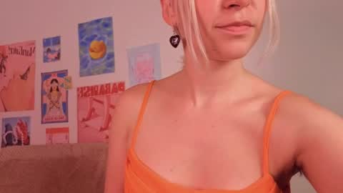 annietinky online show from August 5, 4:10 am