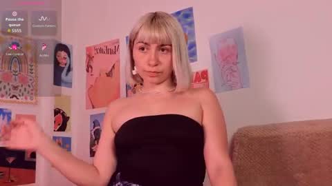 annietinky online show from August 7, 2:44 am