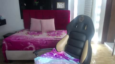 anny_kisses online show from May 16, 9:04 pm
