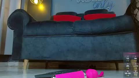 anny_loves online show from July 31, 8:36 pm