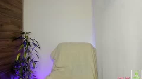 Isabela online show from August 8, 2:17 pm