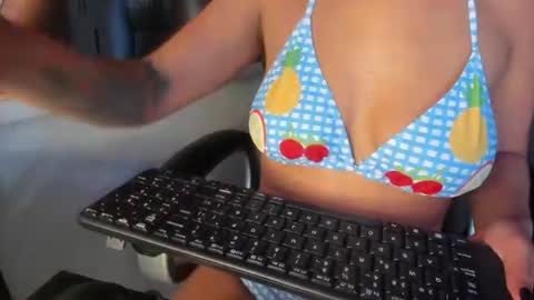 Annyluna online show from August 8, 2:06 pm