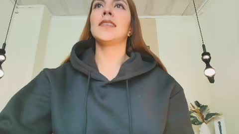 AnnyXhot online show from August 6, 12:37 pm