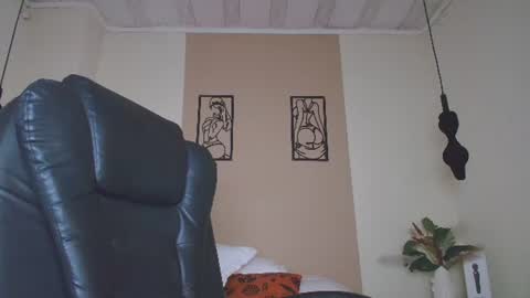 AnnyXhot online show from August 6, 5:23 pm