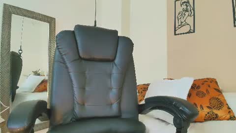 AnnyXhot online show from August 12, 12:51 pm