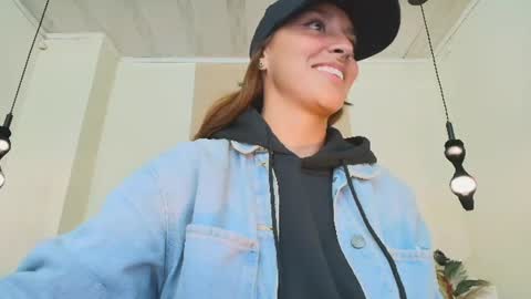 AnnyXhot online show from August 13, 7:17 pm