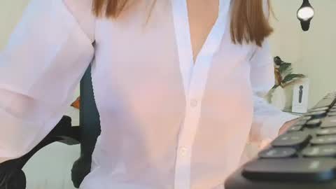 AnnyXhot online show from August 15, 12:42 pm