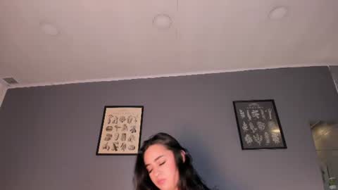 anthonellaferrer online show from August 7, 1:44 pm