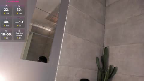 anthonellaferrer online show from August 10, 3:24 pm