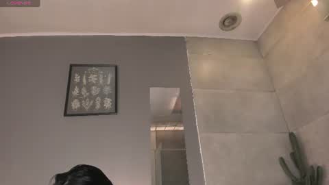 anthonellaferrer online show from August 12, 5:04 pm