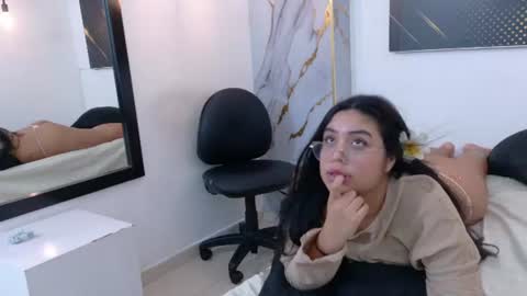 antonelagomez online show from August 6, 11:26 pm