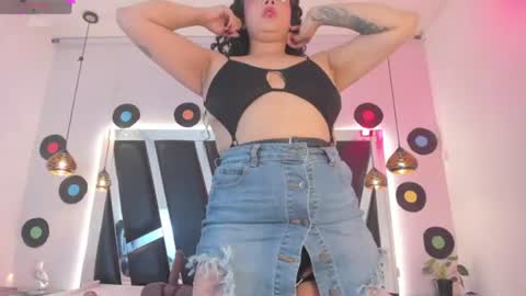 A N T O N E L L E  online show from August 15, 4:44 pm