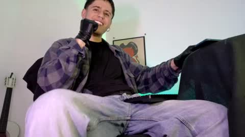 antonnello_ online show from July 22, 1:30 am