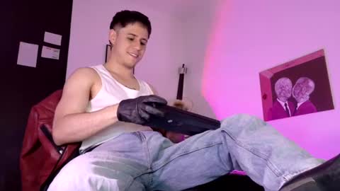 antonnello_ online show from August 14, 12:03 am