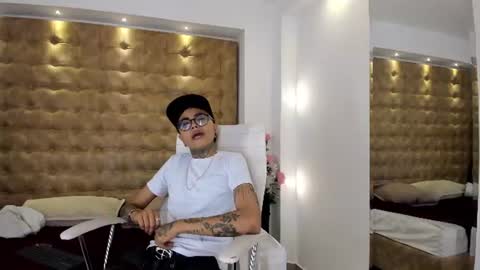 antony_d_ossa online show from August 8, 4:23 am