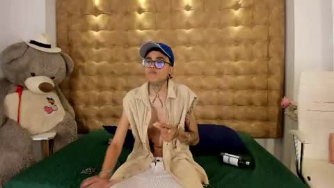antony_d_ossa online show from August 11, 3:52 am