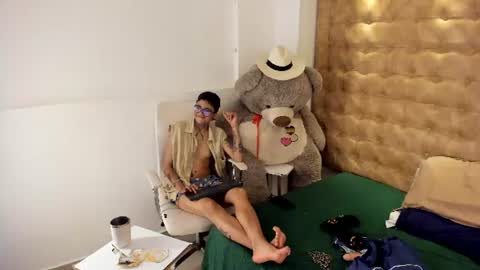 antony_d_ossa online show from August 11, 6:15 am
